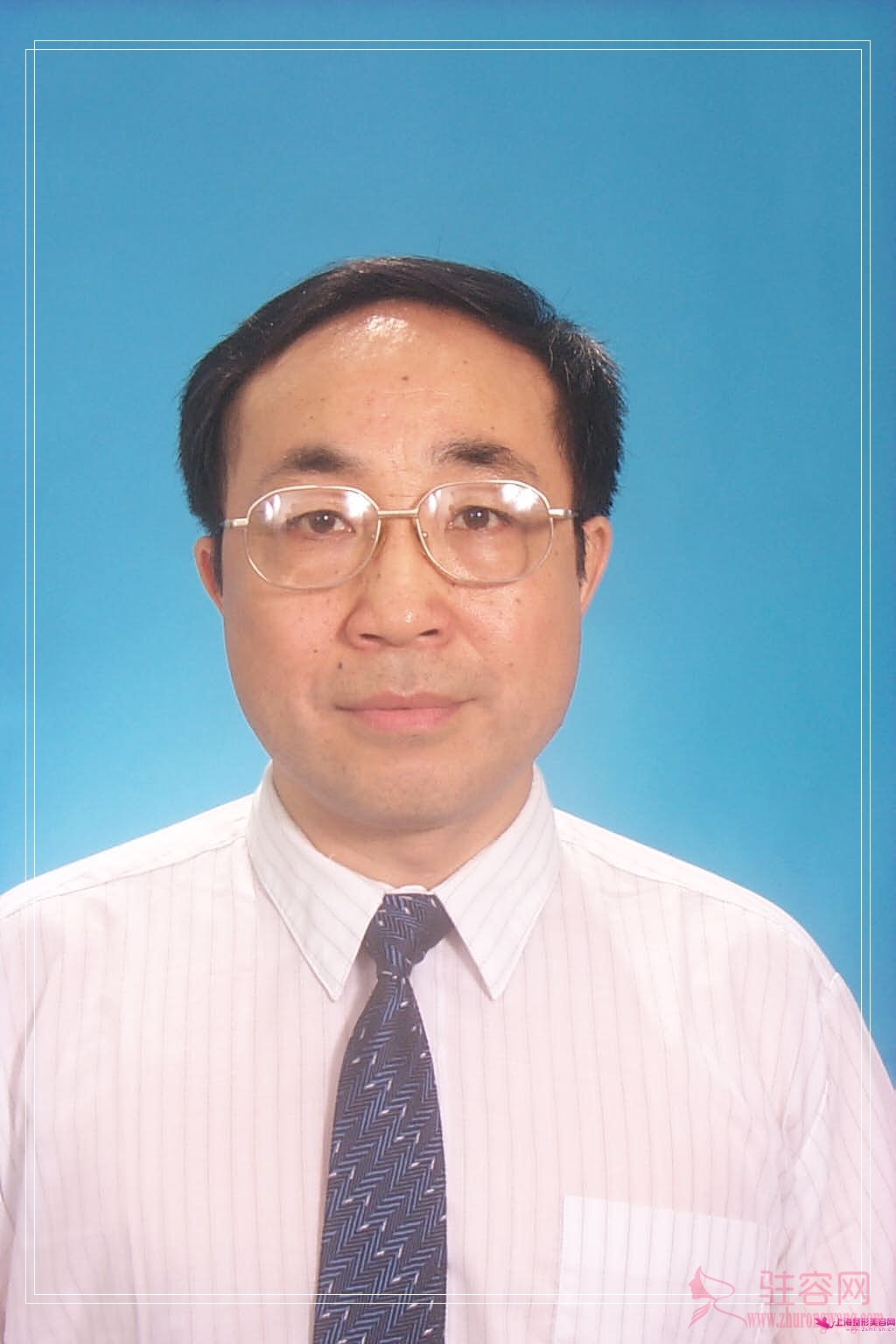杨 川