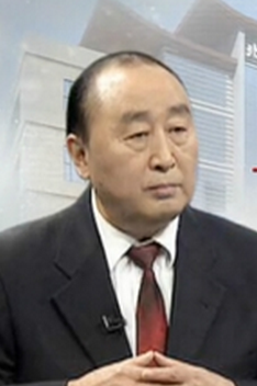 何教授